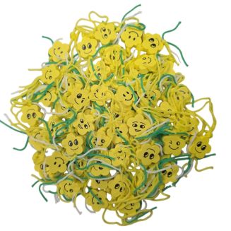 Merkloos - Bloem Geel Emoji Geluksbrenger - Gelukshanger - Lucky Flower - Gelukspoppetjes - Bloem Smiley - Hout - Geel - 50 Stuks