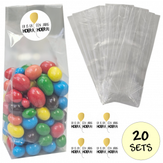 Fako Bijoux® - Uitdeelzakjes Met Sluitstickers - 20 Stickers & 20 Zakjes - Blokbodemzakjes - Cellofaanzakjes - Traktatie Zakjes - 20 Sets - Er Is Er Een Jarig Hoera, Hoera!
