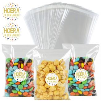 50x Uitdeelzakjes + Sluitstickers Hoera! Ik Ben Jarig! - Zakjes Met Plakstrip - Zelfklevende Zakjes - Uitdeelzakjes - Traktaties - Transparant - 10x15cm - 50 Stuks